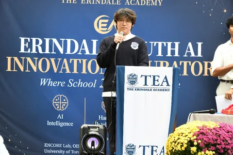 A student representative presents a venture concept to the launch audience.